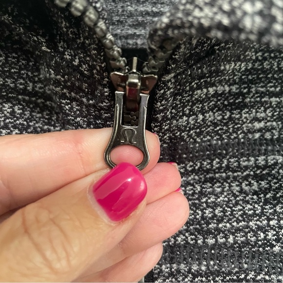 Lululemon Steel Gray Black Define Hooded Jacket Size 4 - Picture 8 of 10